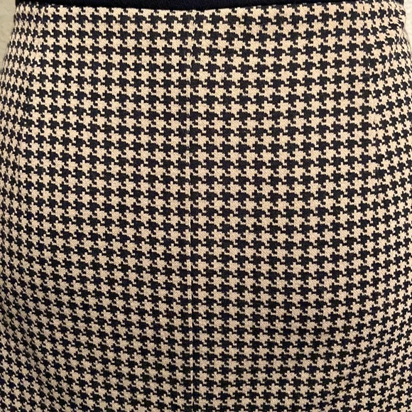 Ann Taylor Skirt - Picture 3 of 5